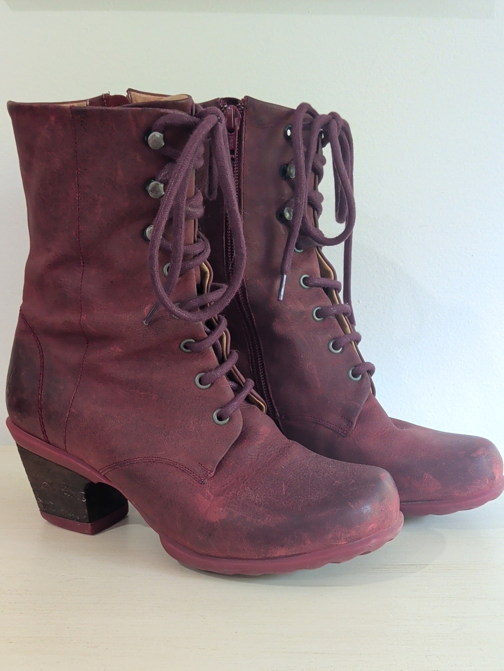 John Fluevog Distressed Leather Lace-Up Ankle Boots in Burgundy Size 7.5